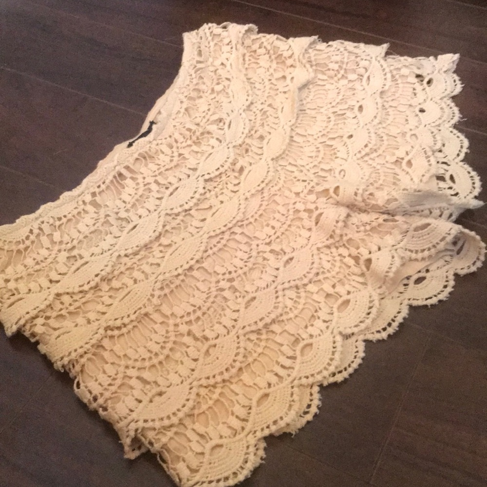 Lace beige shorts